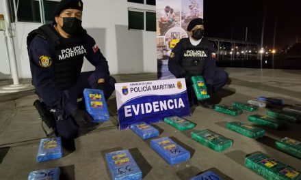 Armada de Chile sorprende a colombiano traficando drogas en la desembocadura del Río Loa