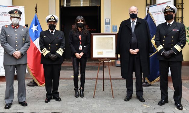 Armada dona Acta de Toma de Posesión del Territorio Chileno Antártico al Museo Histórico Nacional