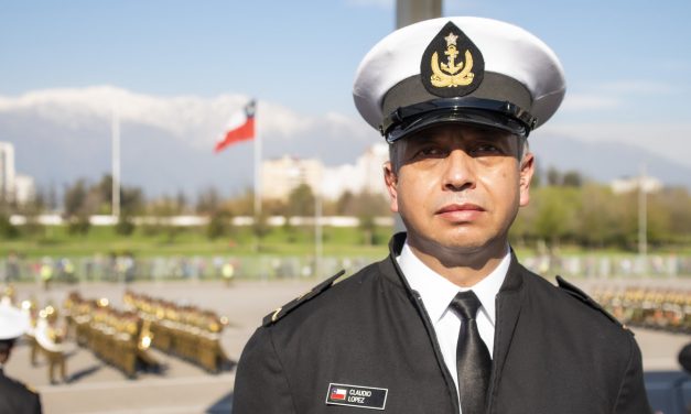 La historia de la voz Oficial de la Armada en la Parada Militar 2021