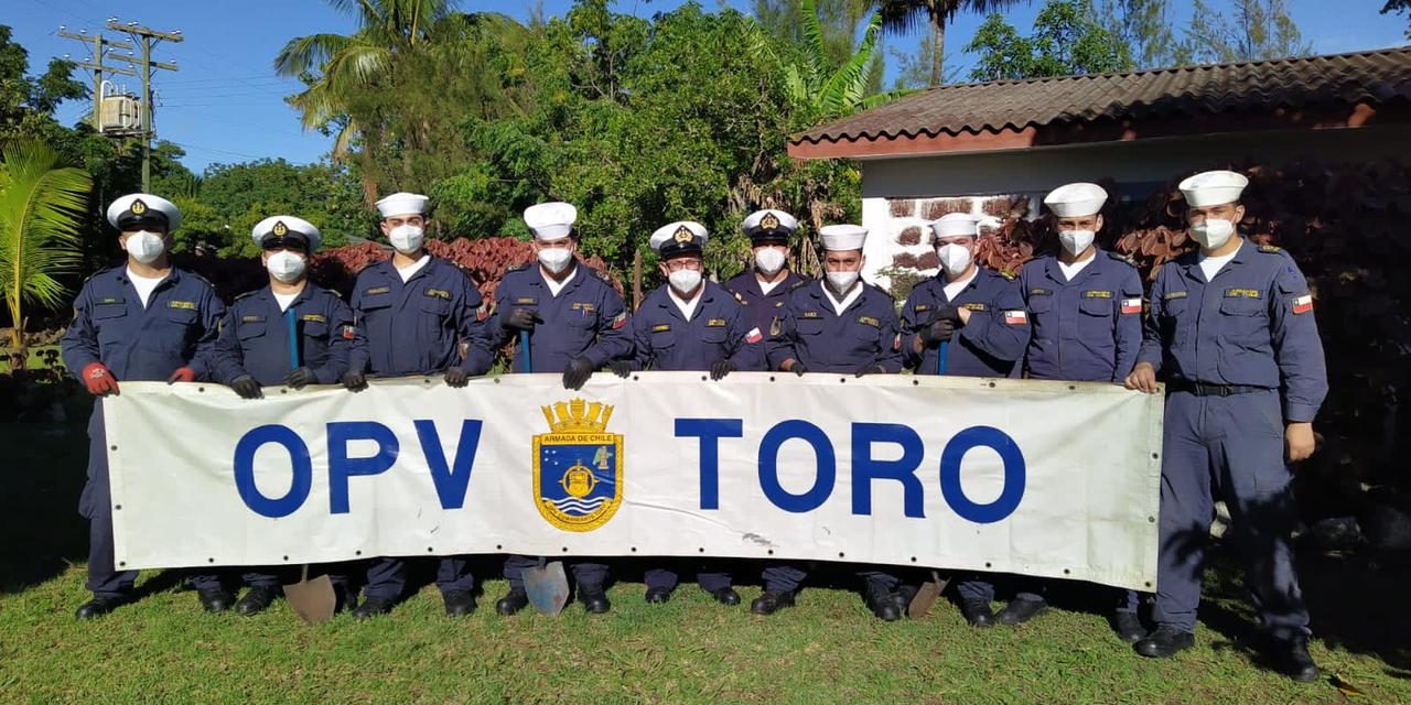 OPV “Comandante Toro” realizó importante apoyo logístico para Rapa Nui