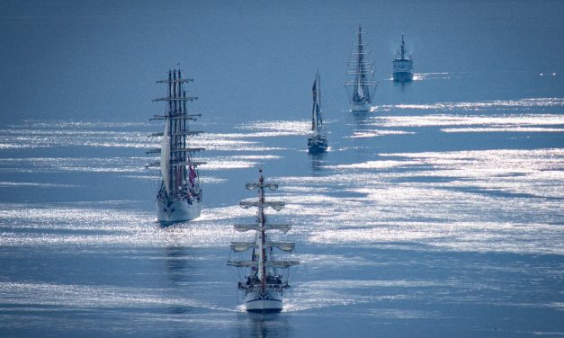 Oficiales Pilotos: los grandes aliados de Velas Latinoamérica 2022 por aguas nacionales