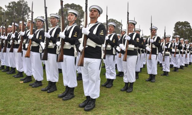 Más de 700 nuevos Oficiales y Gente de Mar de la Armada de Chile juraron a la bandera