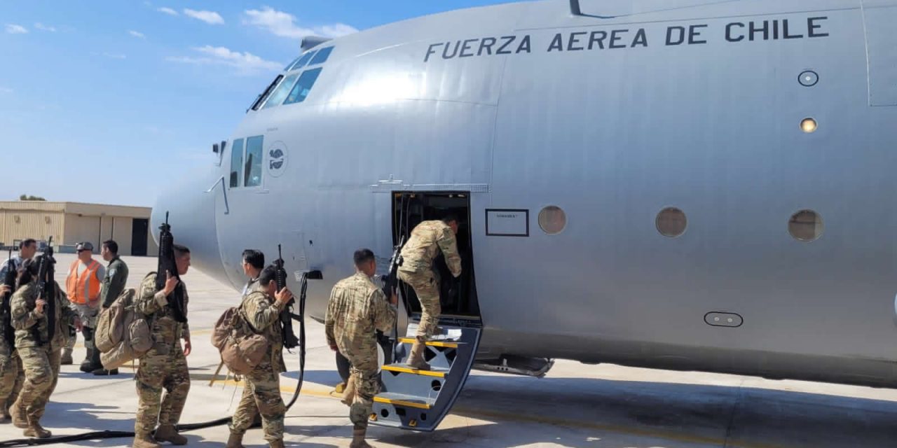 Aeronaves C-130 Hércules de la FACH trasladan a más de 300 efectivos de las Fuerzas Armadas