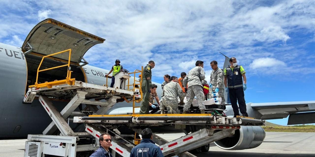 Fuerza Aérea de Chile realiza evacuación aeromédica de paciente crítico desde Rapa Nui