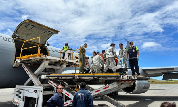 Fuerza Aérea de Chile realiza evacuación aeromédica de paciente crítico desde Rapa Nui