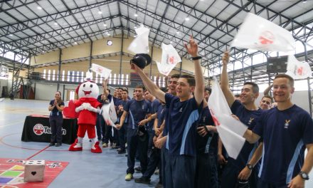 Cadetes de la Escuela de Aviación de la FACH reciben a Teletín y participan en “LATIDOS EN JUEGO”