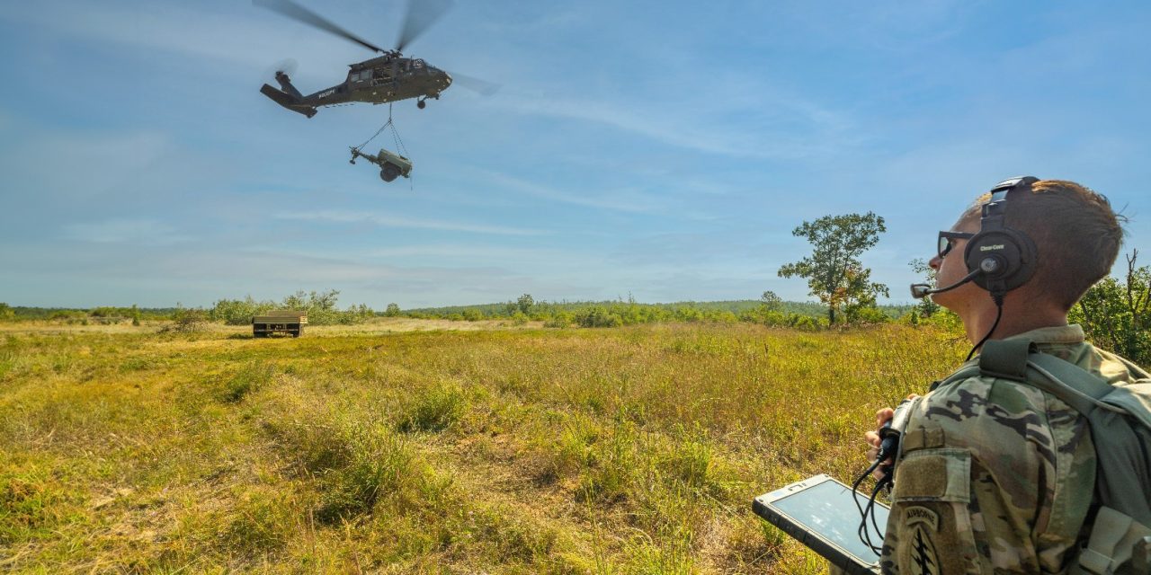 soldado estadounidense se convierte en el primero en planificar y ejecutar misiones autónomas con helicópteros Black Hawk utilizando la tecnología MATRIX™ en el ejercicio Northern Strike 25-2
