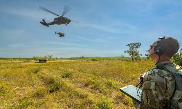 soldado estadounidense se convierte en el primero en planificar y ejecutar misiones autónomas con helicópteros Black Hawk utilizando la tecnología MATRIX™ en el ejercicio Northern Strike 25-2