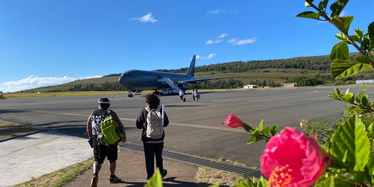 FUERZA AÉREA DE CHILE TRASLADA A ESTUDIANTES DESDE RAPA NUI A SANTIAGO