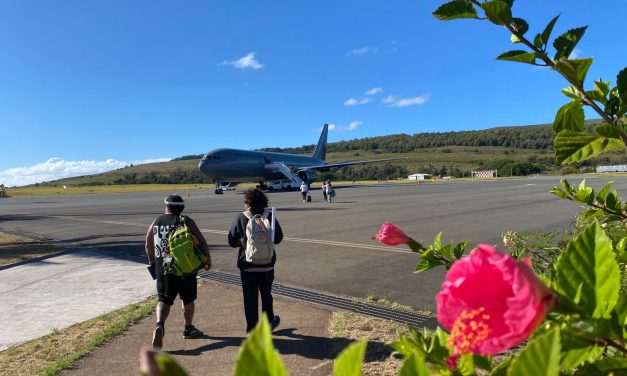 FUERZA AÉREA DE CHILE TRASLADA A ESTUDIANTES DESDE RAPA NUI A SANTIAGO