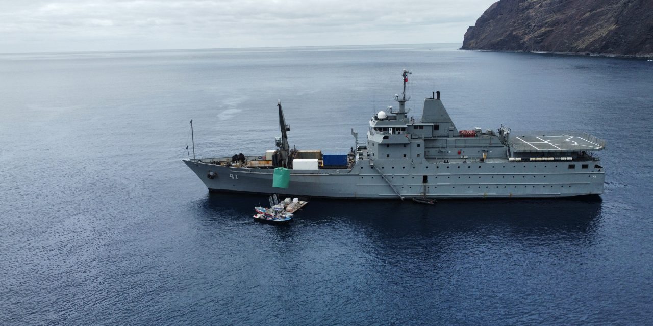 Armada fortalece integración territorial con comisión de apoyo al archipiélago de Juan Fernández