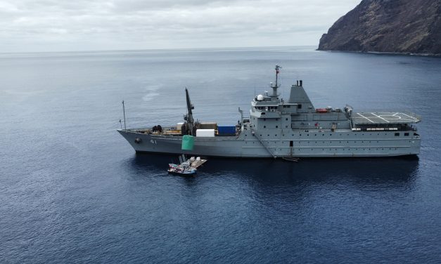 Armada fortalece integración territorial con comisión de apoyo al archipiélago de Juan Fernández