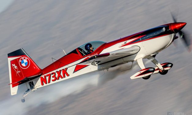 El antofagastino Mijali Proestakis, representando a la acrobacia nacional, realiza su primer vuelo ante la DGAC