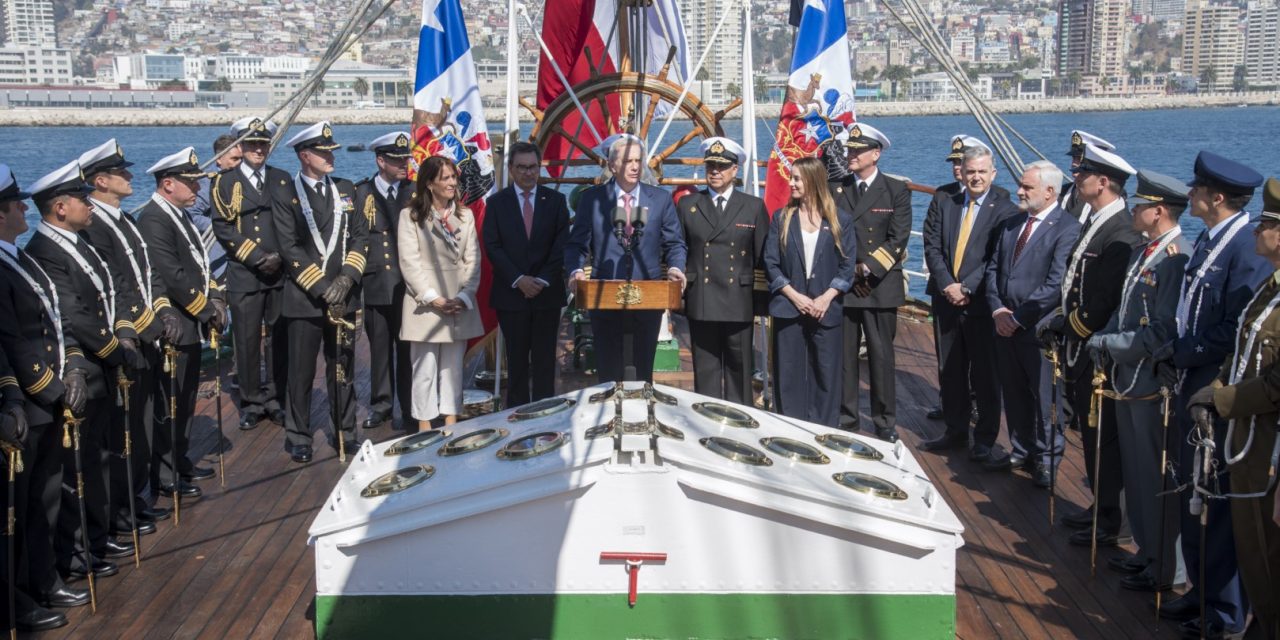Presidente José Antonio Kast despide a la dotación del Buque Escuela “Esmeralda” en Valparaíso
